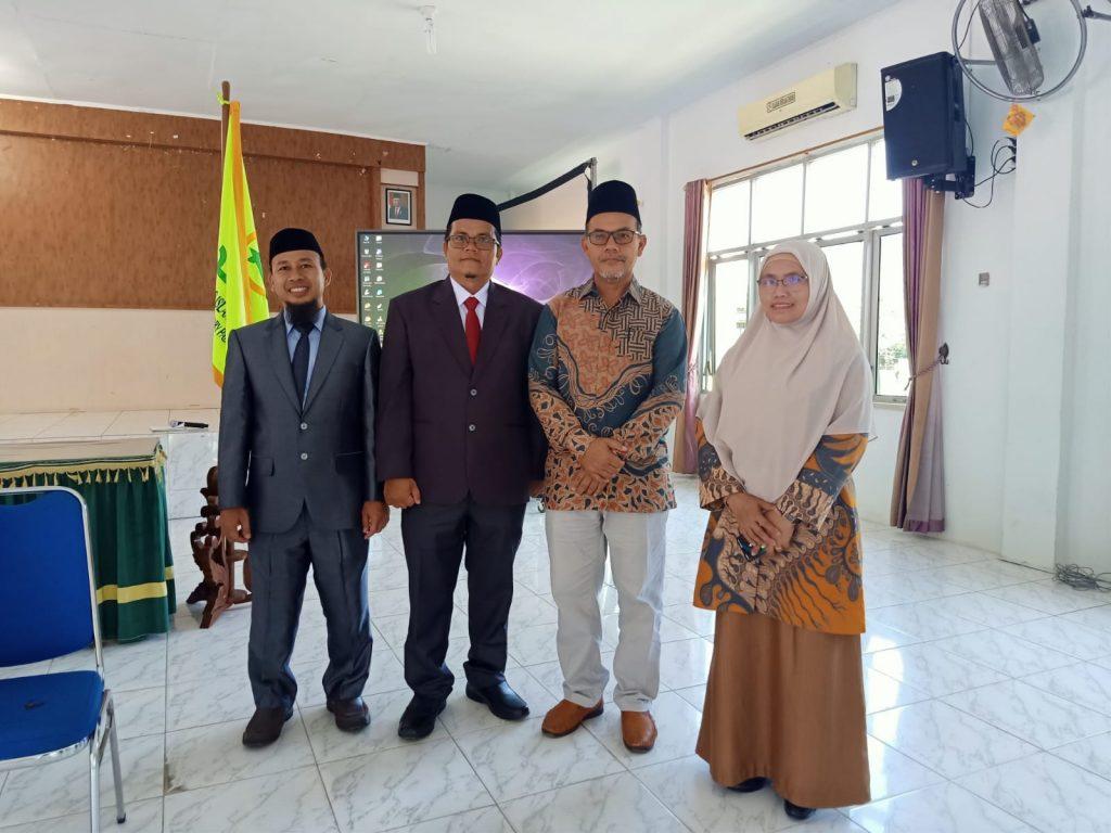 Foto Bersama Ketua LPPM bersama 3 Kepala Pusat yang baru dilantik
