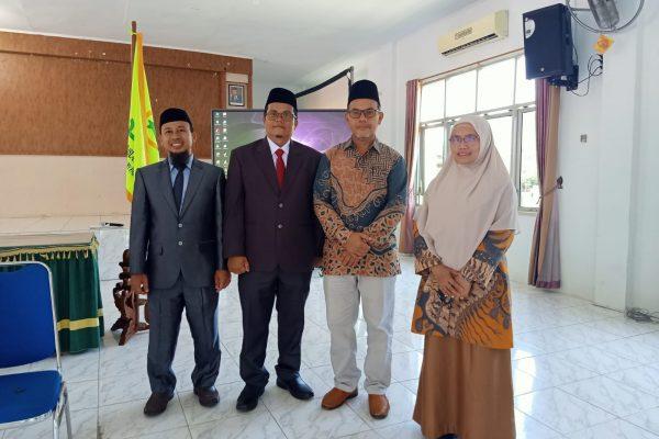 Foto Bersama Ketua LPPM bersama 3 Kepala Pusat yang baru dilantik