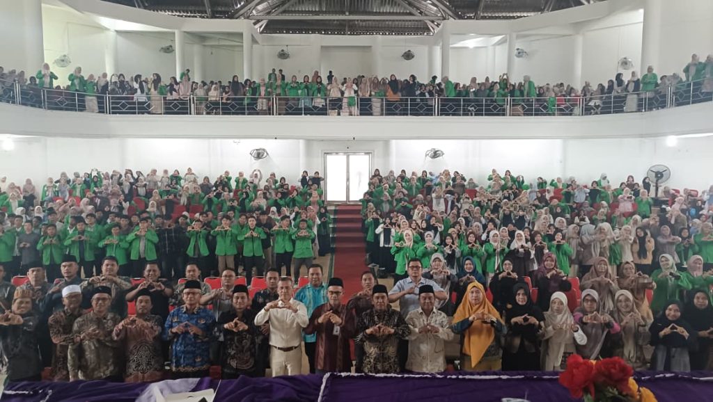 Bimbingan dan Arahan Rektor: Masyarakat Adalah Laboratorium Pendidikan, KKL Menjadi Sarana Mahasiswa Belajar dan Mengabdi serta menyiapkan Mahasiswa Adaptif, Berkarakter